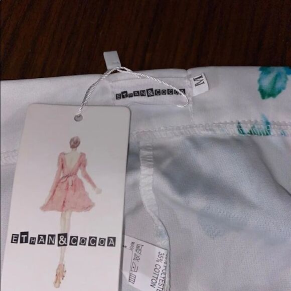 Woman’s NWT dressy shorts  - Picture 2 of 4